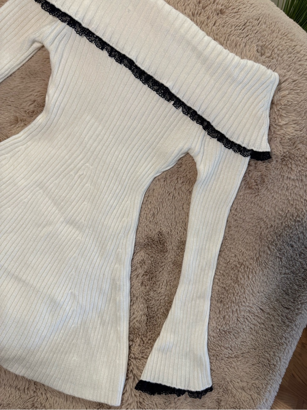 Off-Shoulder white Ribbed Sweater Dress with Black Lace Trim - Picture 4 of 5